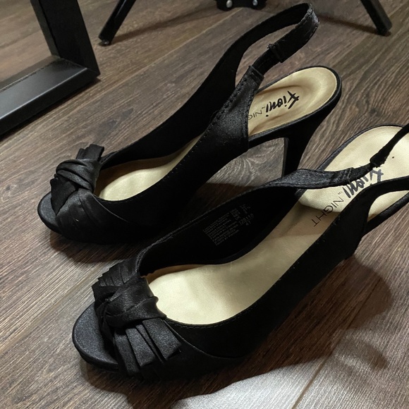 Black escarpins - Picture 1 of 2